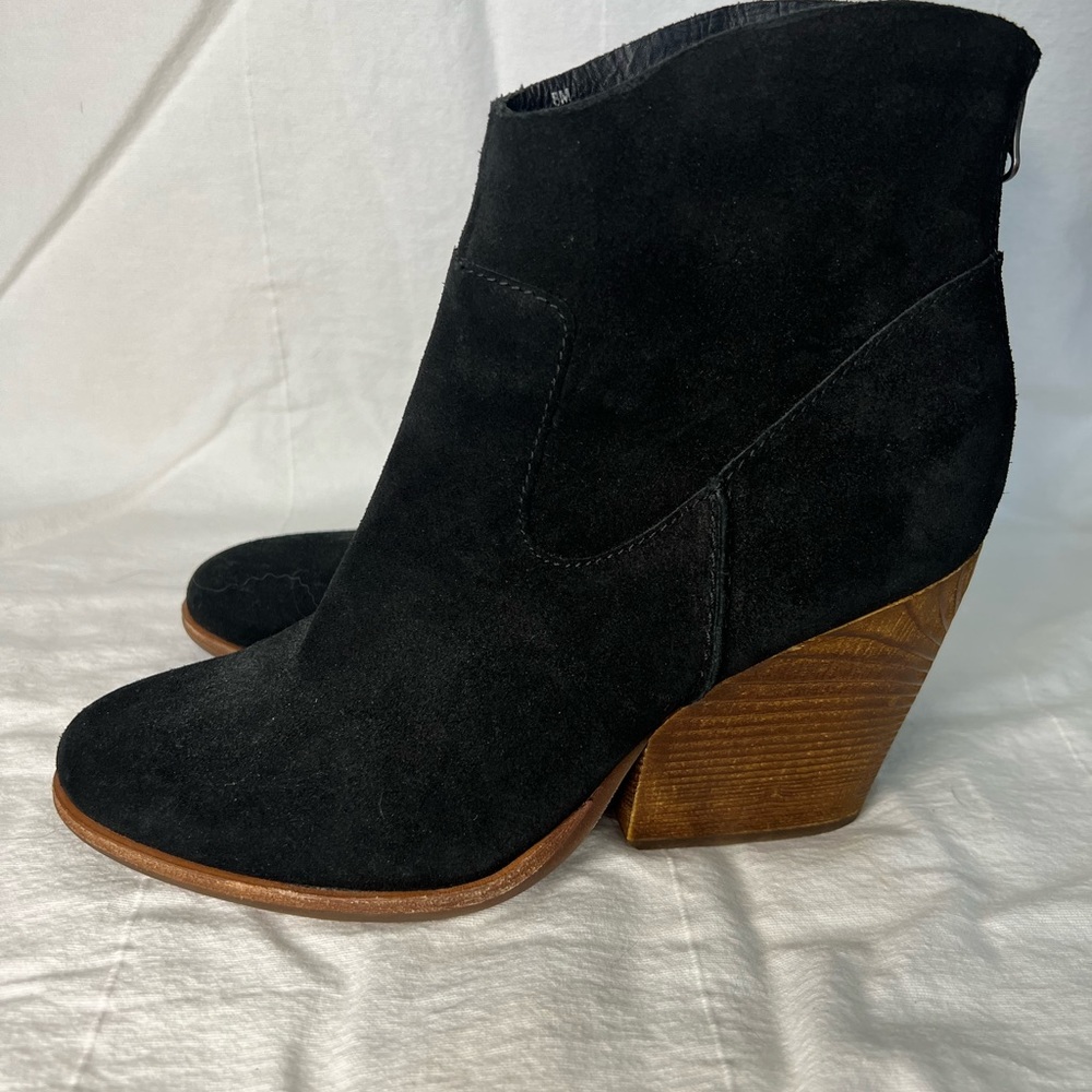 Kork-Ease Black Suede Lapra Ankle Boots Sz 8- women’s